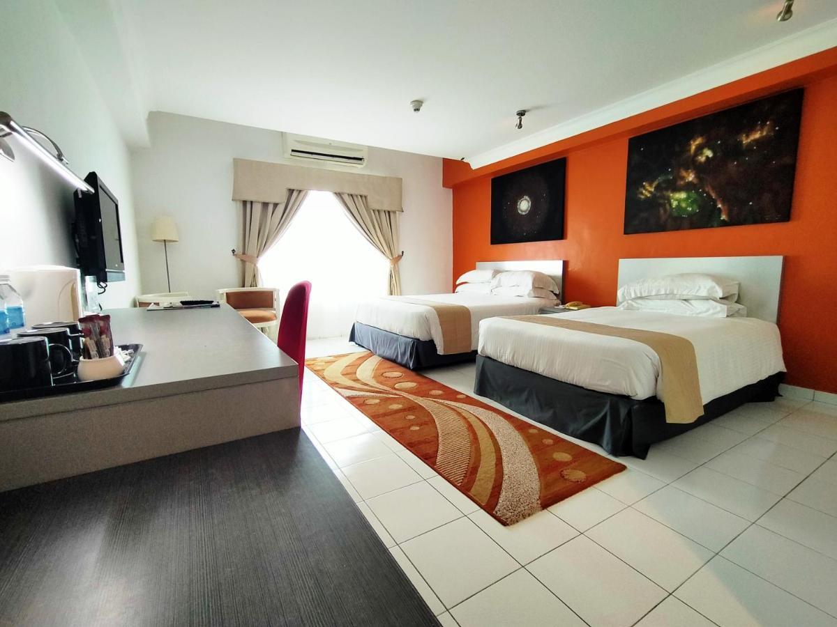 Klana Beach Resort Port Dickson Exterior foto