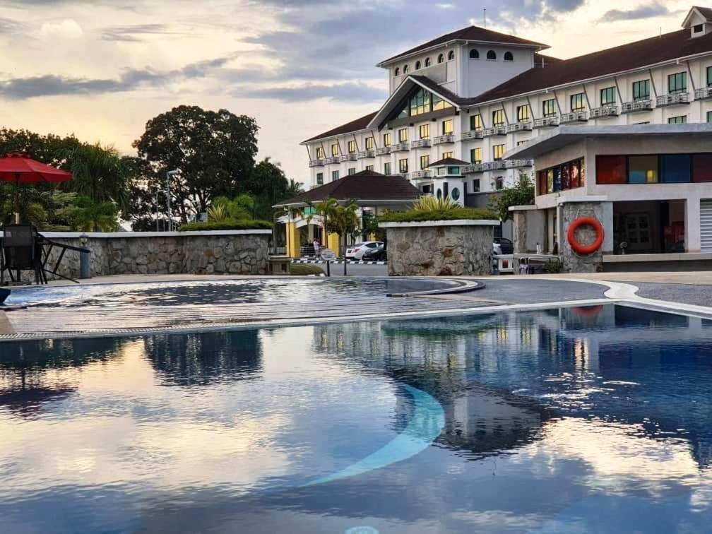 Klana Beach Resort Port Dickson Exterior foto